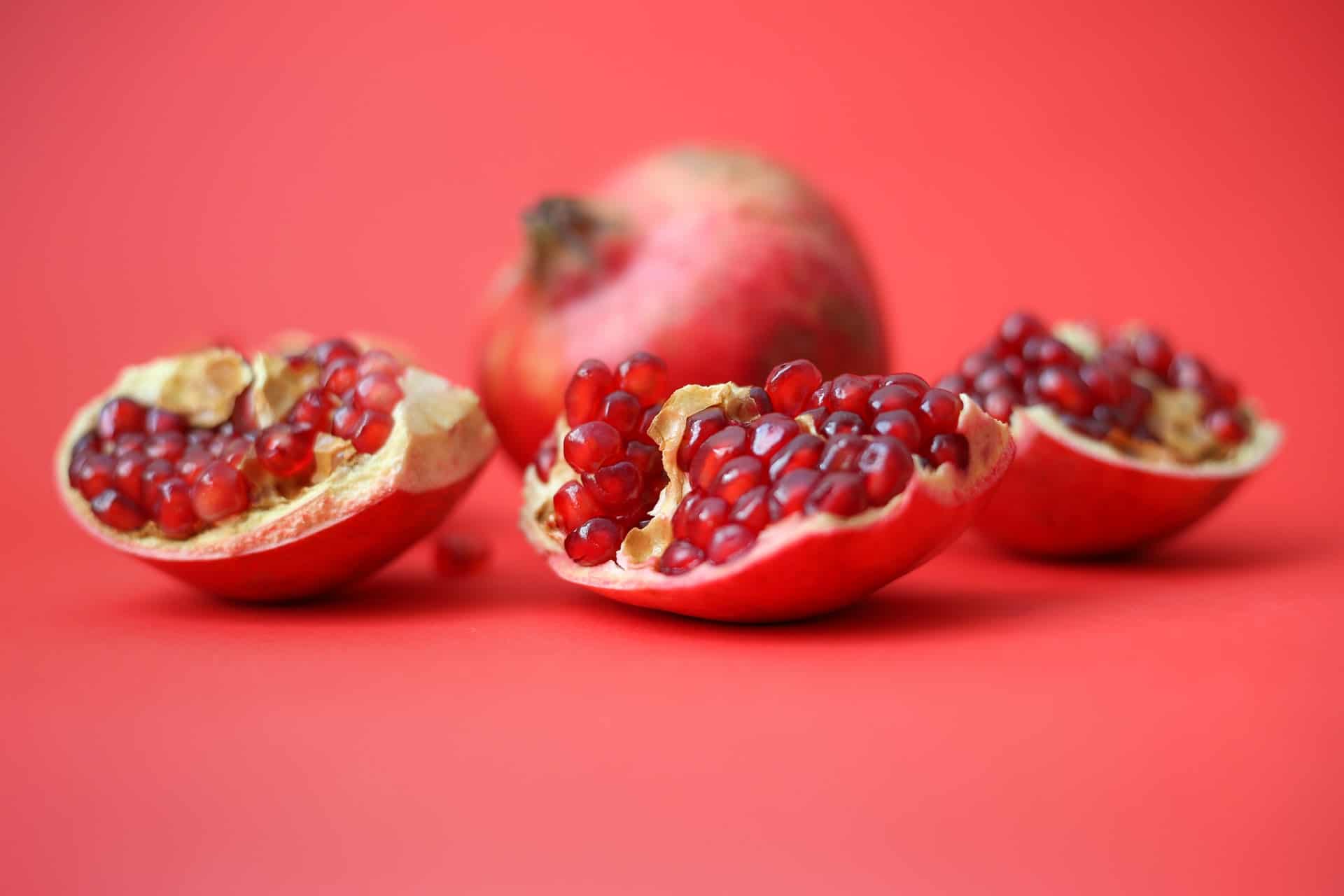 Benefits of using pomegranate on skin